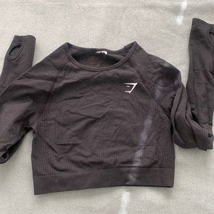 Black gym shark gym top